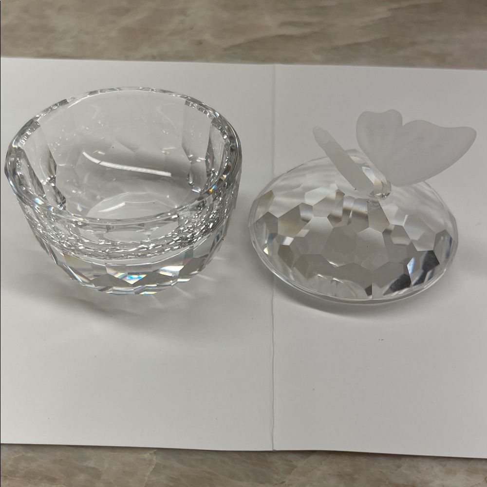 Swarovski Faceted Crystal Trinket Box with Butterfly Lid - Picture 2 of 4